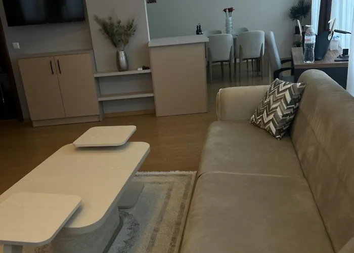 Apartament Vip House захир- таня